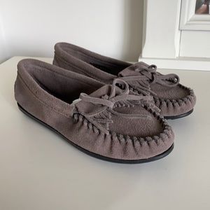 Minnetonka Grey suede moccasins sz 7 women’s 8.5